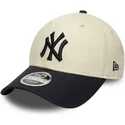 beige-und-marineblaue-gebogene-snapback-kappe-9forty-m-crown-der-new-york-yankees-mlb-von-new-era