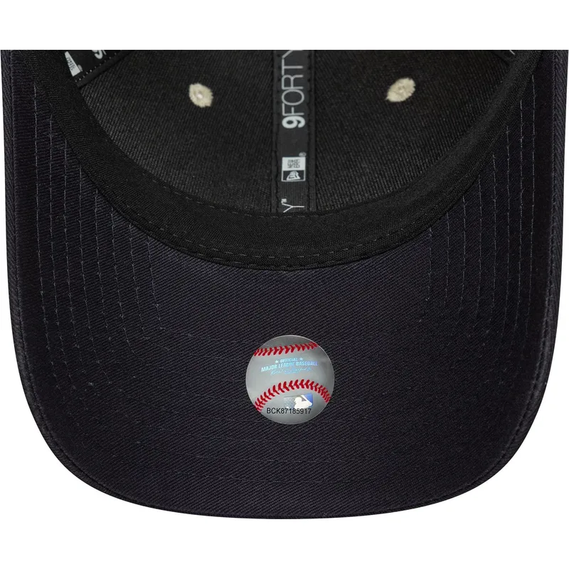 beige-und-marineblaue-gebogene-snapback-kappe-9forty-m-crown-der-new-york-yankees-mlb-von-new-era