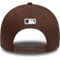 braune-gebogene-snapback-kappe-9forty-m-crown-der-new-york-yankees-mlb-von-new-era