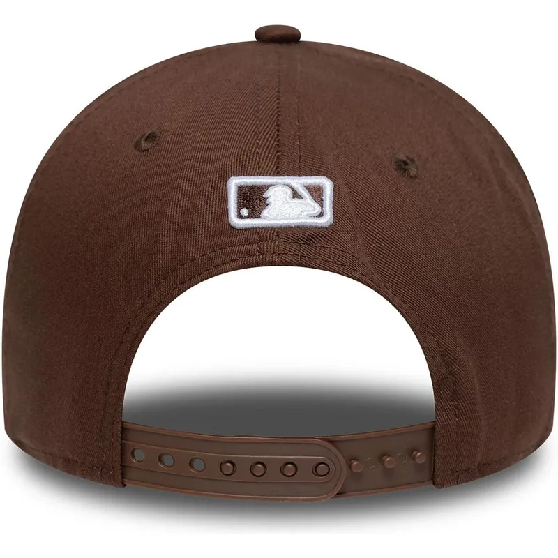 braune-gebogene-snapback-kappe-9forty-m-crown-der-new-york-yankees-mlb-von-new-era braune-gebogene-snapback-kappe-9forty-m-crown-der-new-york-yankees-mlb-von-new-era