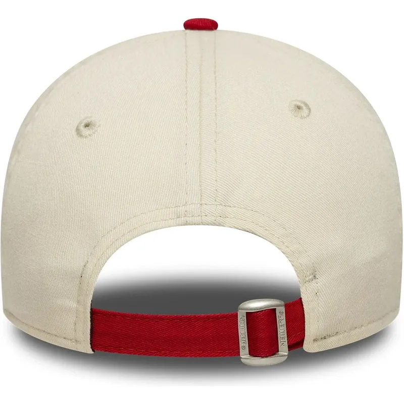 beige-und-rote-verstellbare-curved-cap-9twenty-mini-washed-der-new-york-yankees-mlb-von-new-era