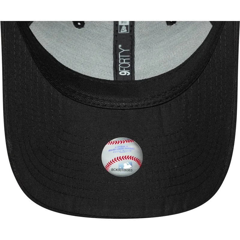 schwarze-gebogene-verstellbare-damenkappe-mit-bronze-logo-9forty-flawless-der-new-york-yankees-mlb-von-new-era
