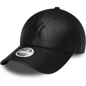 schwarze-gebogene-verstellbare-kappe-mit-schwarzem-logo-fur-damen-9forty-pu-der-new-york-yankees-mlb-von-new-era