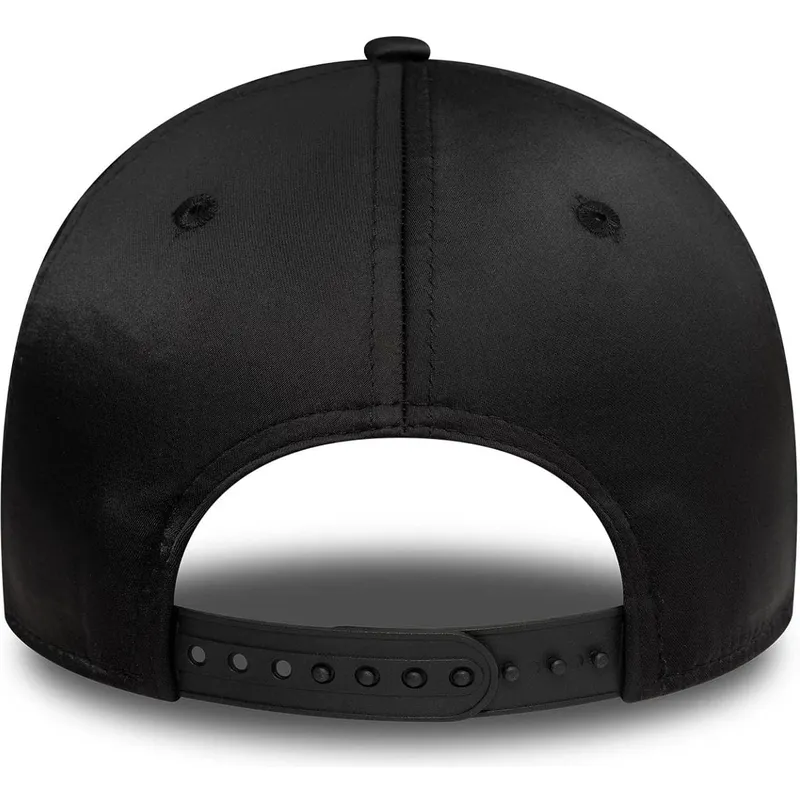 casquette-courbee-noire-snapback-avec-logo-noir-pour-femme-9forty-satin-new-york-yankees-mlb-new-era