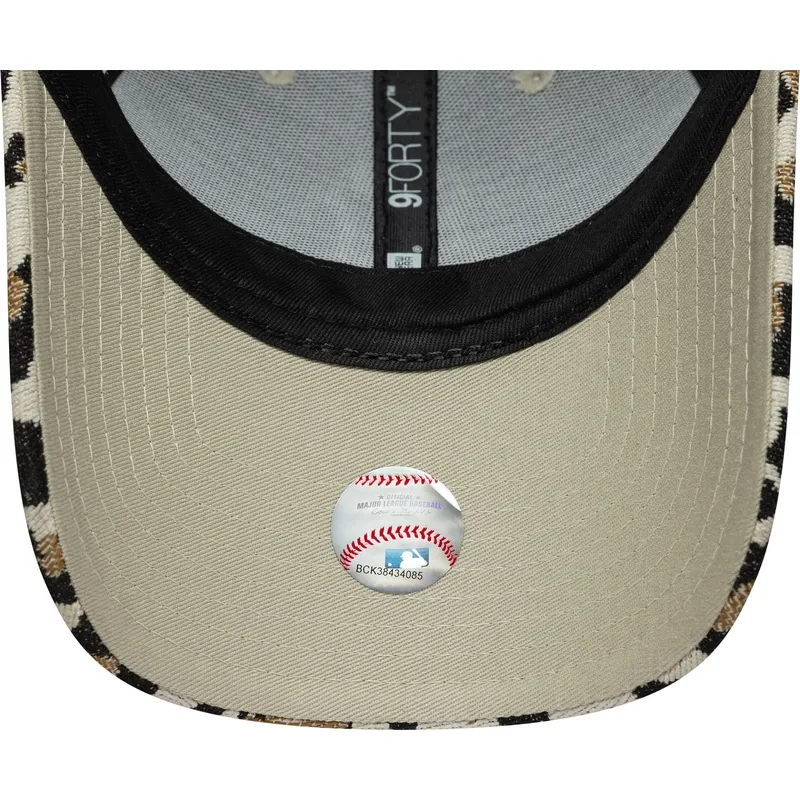 verstellbare-damen-kappe-mit-leopardenmuster-und-gebogenem-schirm-9forty-midi-new-york-yankees-mlb-von-new-era