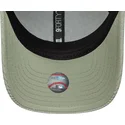 hellgrune-verstellbare-curved-cap-mit-grunem-logo-fur-damen-9forty-m-crown-pastel-cord-der-new-york-yankees-mlb-von-new-era