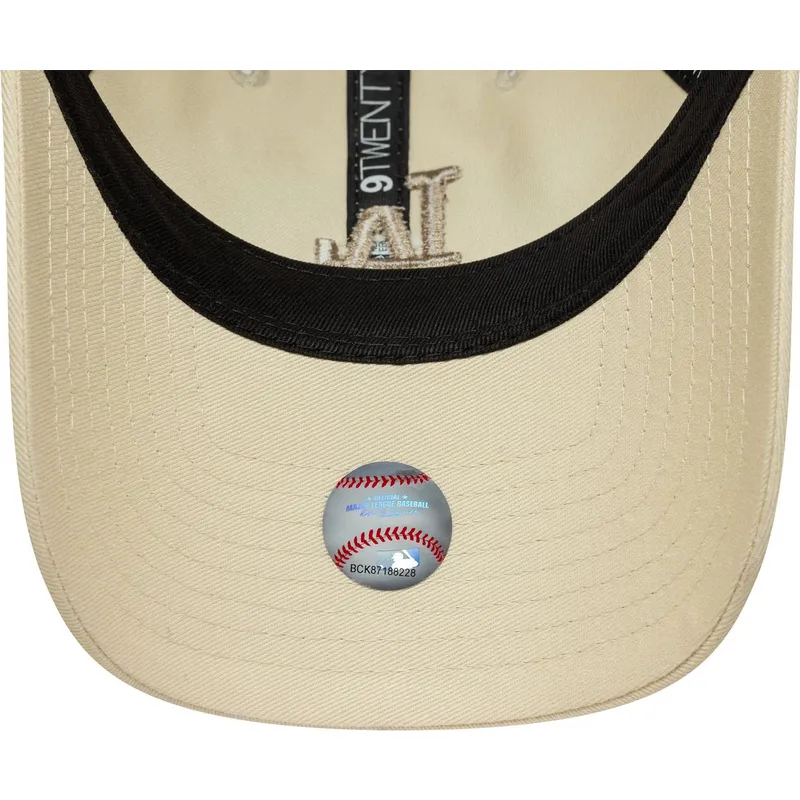 beige-verstellbare-curved-cap-mit-beigem-logo-fur-damen-9twenty-league-essential-midi-der-los-angeles-dodgers-mlb-von-new-era beige-verstellbare-curved-cap-mit-beigem-logo-fur-damen-9twenty-league-essential-midi-der-los-angeles-dodgers-mlb-von-new-era