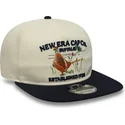 flache-beige-und-marineblaue-verstellbare-kappe-19twenty-outdoor-graphic-von-new-era