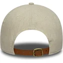 beige-verstellbare-curved-cap-9twenty-linen-der-new-york-yankees-mlb-von-new-era