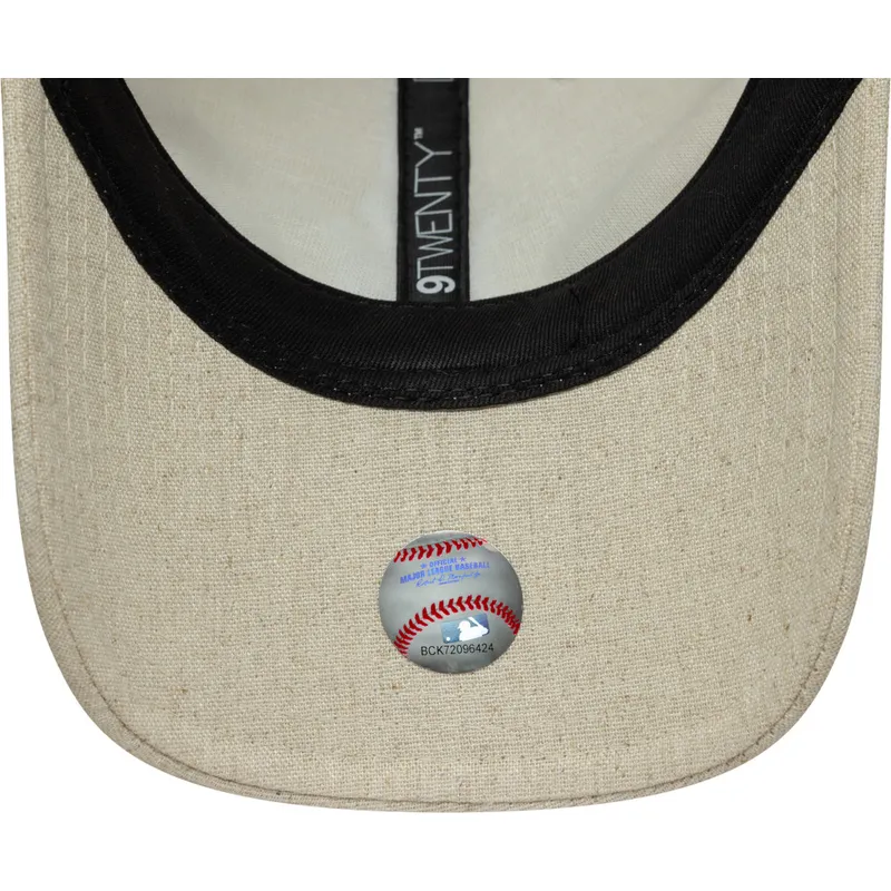 casquette-courbee-beige-ajustable-9twenty-linen-new-york-yankees-mlb-new-era