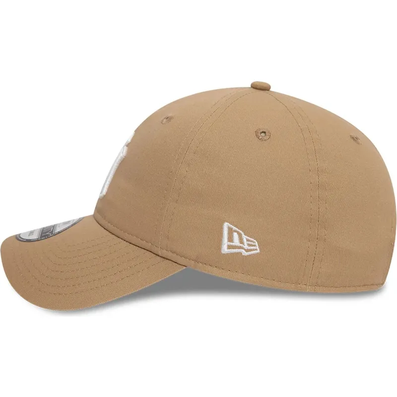 braune-verstellbare-curved-cap-9twenty-league-essential-der-new-york-yankees-mlb-von-new-era