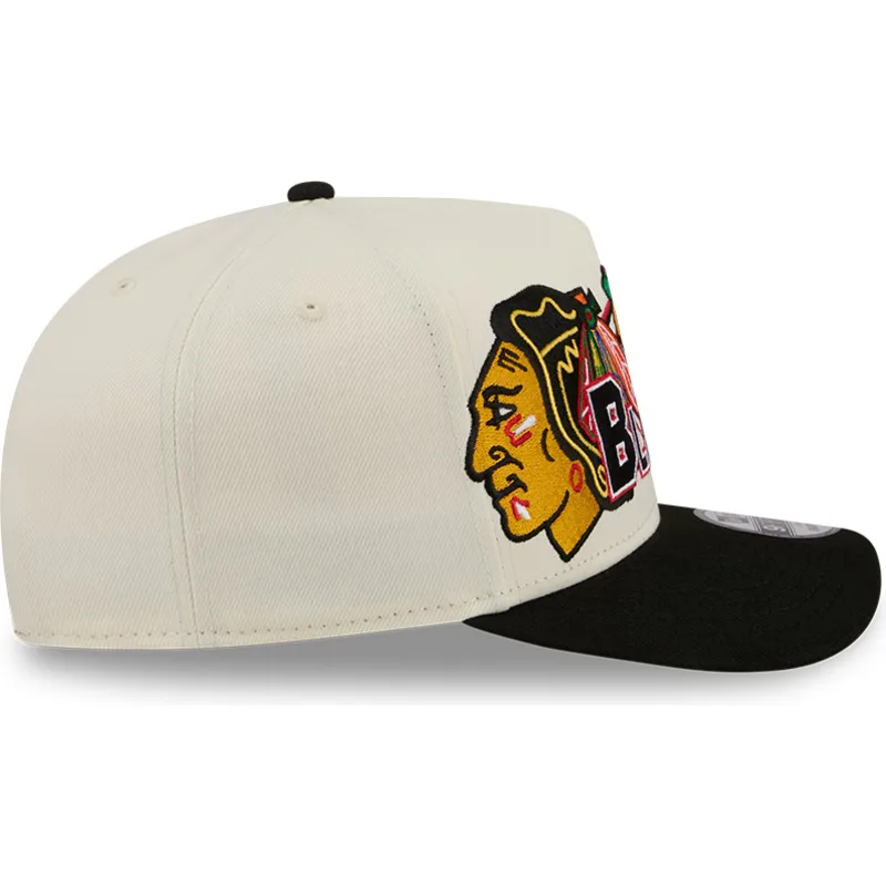 casquette-courbee-beige-et-noire-snapback-9fifty-a-frame-classic-chicago-blackhawks-nhl-new-era