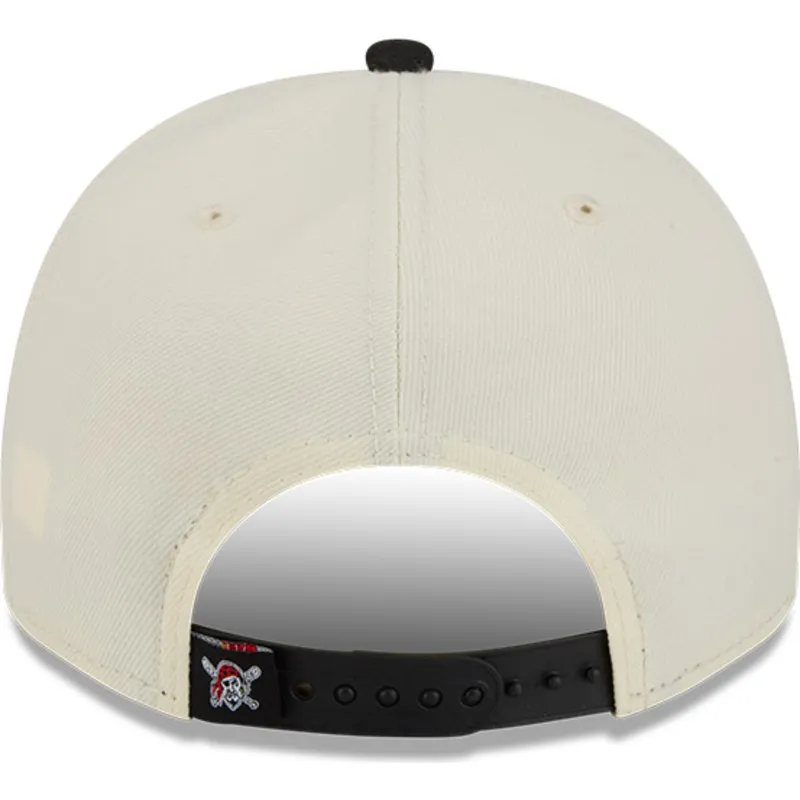beige-und-schwarze-gebogene-snapback-kappe-9fifty-a-frame-classic-der-pittsburgh-pirates-mlb-von-new-era beige-und-schwarze-gebogene-snapback-kappe-9fifty-a-frame-classic-der-pittsburgh-pirates-mlb-von-new-era
