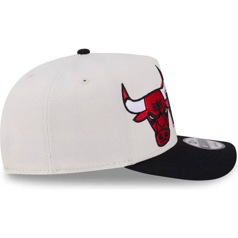 beige-und-schwarze-gebogene-snapback-kappe-9fifty-a-frame-classic-der-chicago-bulls-nba-von-new-era beige-und-schwarze-gebogene-snapback-kappe-9fifty-a-frame-classic-der-chicago-bulls-nba-von-new-era