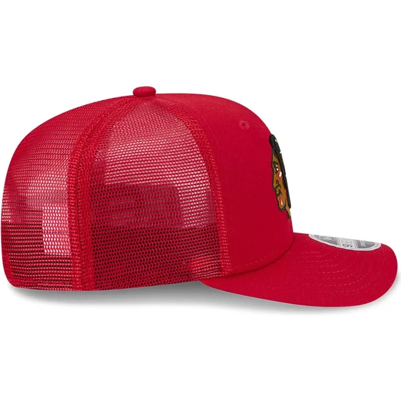 rote-9seventy-stretch-snap-eg-trucker-cap-der-chicago-blackhawks-nhl-von-new-era