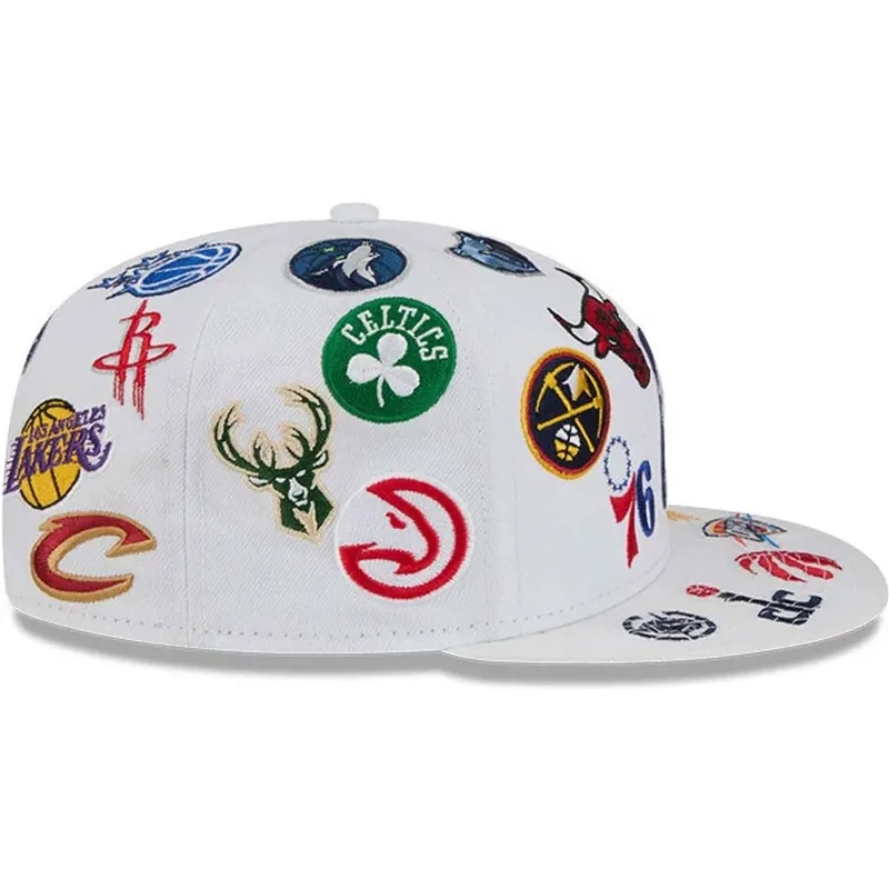 weisse-enganliegende-59fifty-all-over-flat-cap-von-nba-von-new-era
