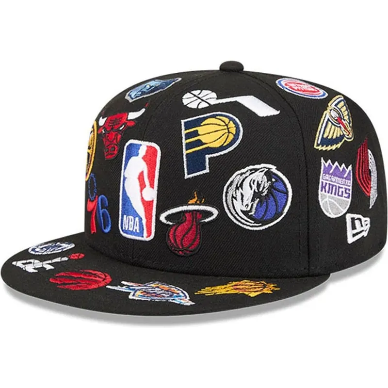 casquette-plate-noire-ajustee-59fifty-all-over-nba-new-era