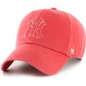 rote-verstellbare-gebogene-clean-up-trailer-kappe-der-new-york-yankees-mlb-von-47-brand