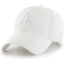 weisse-gebogene-kappe-mit-weissem-logo-verstellbar-clean-up-von-new-york-yankees-mlb-von-47-brand