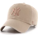 braune-verstellbare-curved-cap-mit-braunem-logo-clean-up-no-loop-label-der-new-york-yankees-mlb-von-47-brand