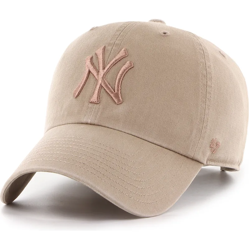 braune-verstellbare-curved-cap-mit-braunem-logo-clean-up-no-loop-label-der-new-york-yankees-mlb-von-47-brand braune-verstellbare-curved-cap-mit-braunem-logo-clean-up-no-loop-label-der-new-york-yankees-mlb-von-47-brand
