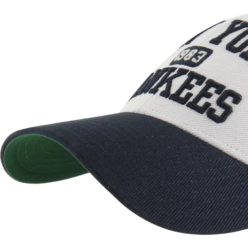 casquette-courbee-beige-et-bleue-marine-ajustable-mvp-broke-line-new-york-yankees-mlb-47-brand