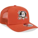 orangefarbene-trucker-mutze-9seventy-stretch-snap-evergreen-der-anaheim-ducks-nhl-von-new-era