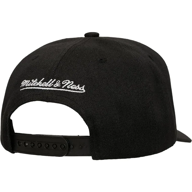 schwarze-gebogene-snapback-kappe-tilted-pro-der-chicago-bulls-nba-von-mitchell-ness