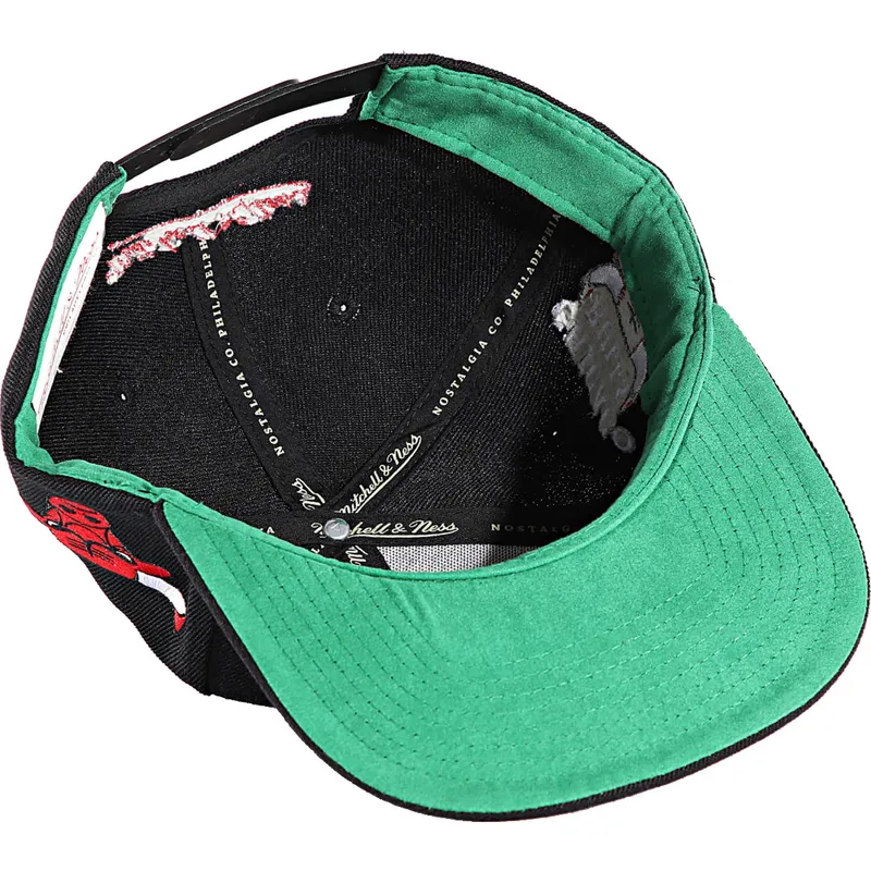 schwarze-flache-snapback-kappe-triple-play-der-chicago-bulls-nba-von-mitchell-ness