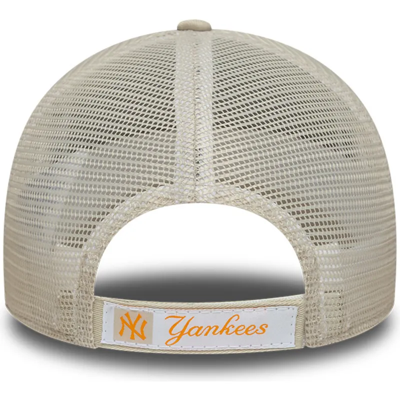 beige-verstellbare-trucker-kappe-mit-orangefarbenem-logo-fur-jungen-9forty-homefield-der-new-york-yankees-mlb-von-new-era beige-verstellbare-trucker-kappe-mit-orangefarbenem-logo-fur-jungen-9forty-homefield-der-new-york-yankees-mlb-von-new-era