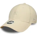 beige-gebogene-verstellbare-damenkappe-9forty-mini-cord-der-new-york-yankees-mlb-von-new-era