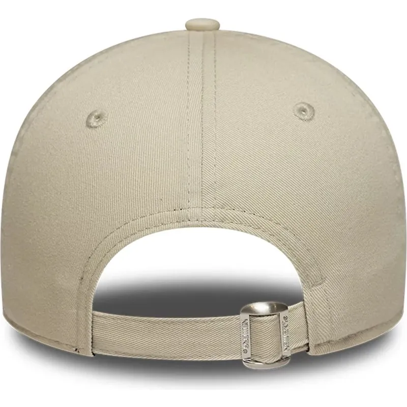 beige-verstellbare-curved-cap-fur-damen-9twenty-living-the-dream-slogan-von-new-era
