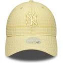 casquette-courbee-jaune-ajustable-avec-logo-jaune-pour-femme-9twenty-seersucker-new-york-yankees-mlb-new-era