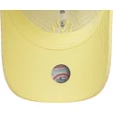 casquette-courbee-jaune-ajustable-avec-logo-jaune-pour-femme-9twenty-seersucker-new-york-yankees-mlb-new-era