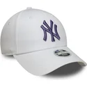 casquette-courbee-blanche-ajustable-avec-logo-violet-pour-femme-9forty-league-essential-new-york-yankees-mlb-new-era
