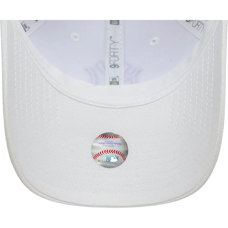 casquette-courbee-blanche-ajustable-avec-logo-violet-pour-femme-9forty-league-essential-new-york-yankees-mlb-new-era