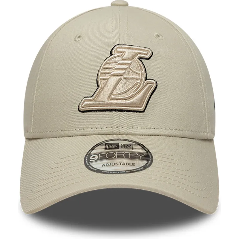 beige-verstellbare-curved-cap-mit-beigem-logo-9forty-team-outline-der-los-angeles-lakers-nba-von-new-era