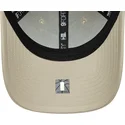 beige-verstellbare-curved-cap-mit-beigem-logo-9forty-team-outline-der-los-angeles-lakers-nba-von-new-era