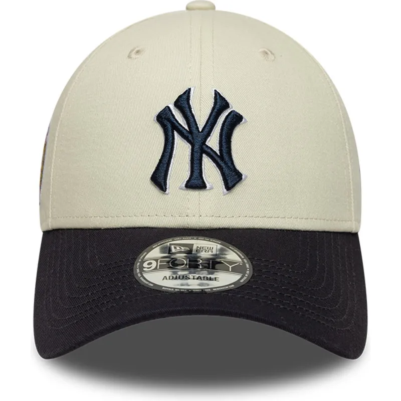 beige-und-marineblaue-verstellbare-curved-cap-mit-marineblauen-logo-9forty-world-series-der-new-york-yankees-mlb-von-new-era beige-und-marineblaue-verstellbare-curved-cap-mit-marineblauen-logo-9forty-world-series-der-new-york-yankees-mlb-von-new-era