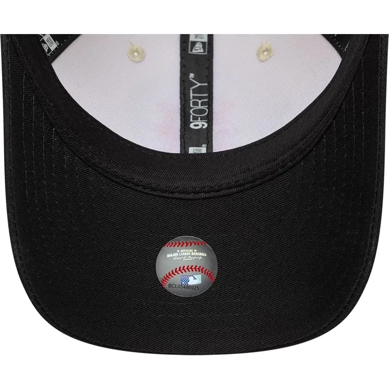 beige-und-schwarze-gebogene-snapback-kappe-9forty-m-crown-side-script-der-new-york-mets-mlb-von-new-era