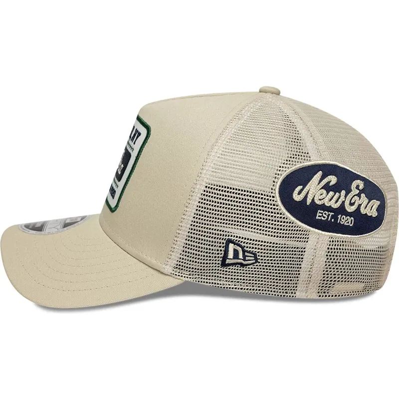 beige-trucker-cap-9forty-m-crown-a-frame-multi-patch-von-new-era