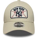 casquette-trucker-beige-9forty-m-crown-a-frame-new-york-yankees-mlb-new-era