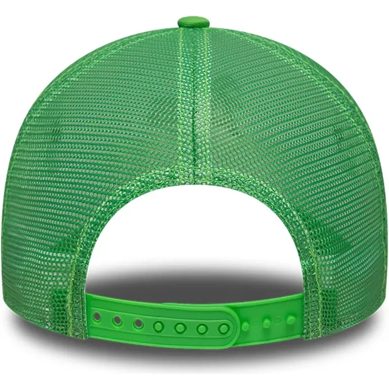 grune-und-weisse-trucker-cap-mit-grunem-logo-a-frame-league-essential-von-oakland-athletics-mlb-von-new-era