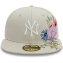 beige-angepasste-59fifty-floral-flatcap-der-new-york-yankees-mlb-von-new-era