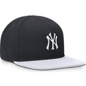casquette-plate-bleue-marine-et-blanche-snapback-dri-fit-pro-structured-square-bill-new-york-yankees-mlb-nike