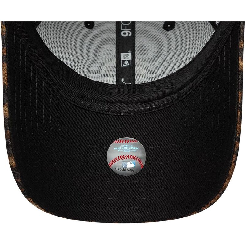 casquette-courbee-leopard-ajustable-pour-femme-9forty-lionpard-cosy-new-york-yankees-mlb-new-era