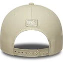 casquette-courbee-beige-snapback-pour-femme-avec-logo-beige-9forty-m-crown-pu-diamante-los-angeles-dodgers-mlb-new-era