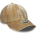 casquette-courbee-beige-ajustable-pour-femme-avec-logo-beige-9twenty-velour-new-york-yankees-mlb-new-era