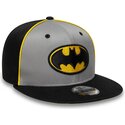 casquette-plate-grise-et-noire-snapback-pour-enfant-9fifty-piping-batman-dc-comics-new-era