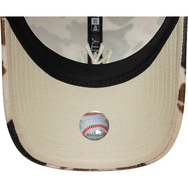 mutzen-gebogen-braun-verstellbares-band-9twenty-animal-print-der-new-york-yankees-mlb-von-new-era